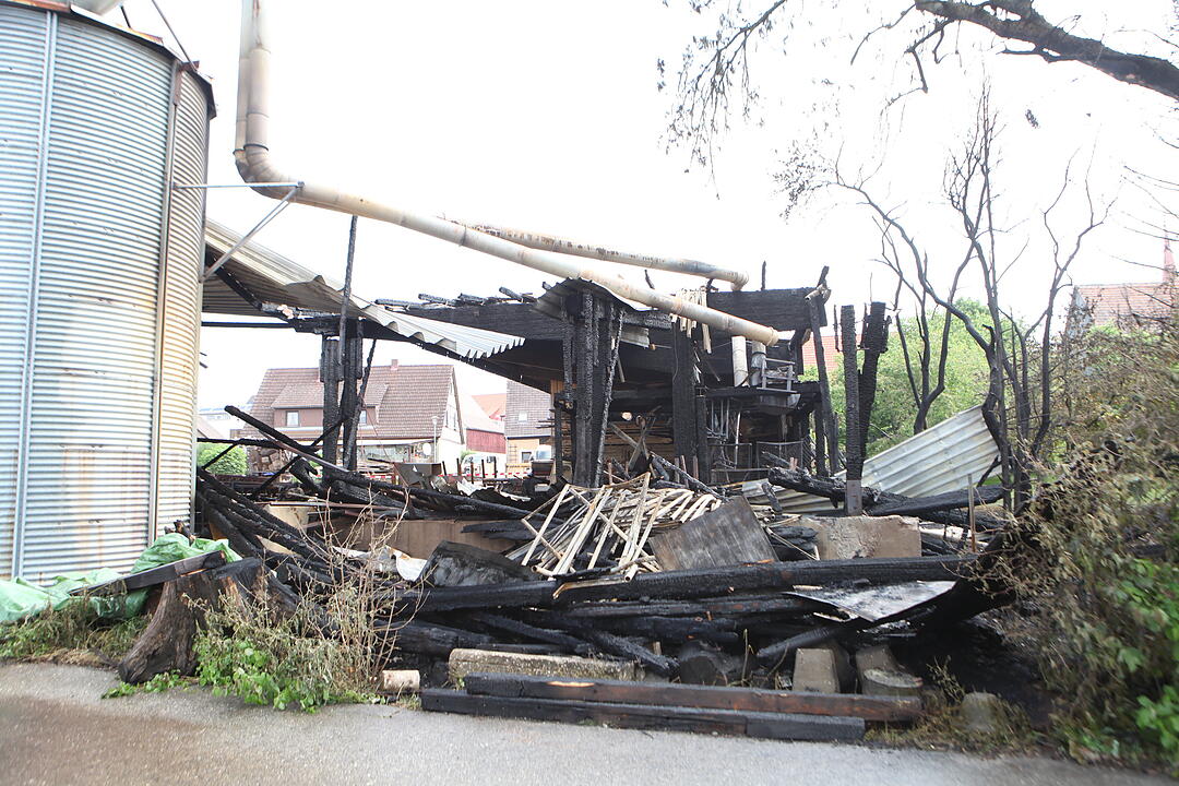 Flammen vernichten stillgelegte Zimmerei