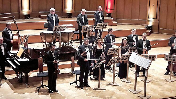Die Staatsbad Philharmonie Kissingen gastierte mit Werken deutscher Komponisten der Romantik.  Foto: Hartmut Hessel