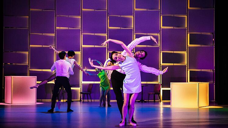 Klassisches Ensemble tanz zu Rock- und Popsongs: "Ballet Rocks!" am Landestheater Coburg. Sebastian Buff