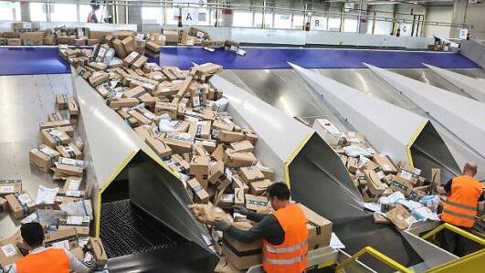 In Eggolsheim gibt es seit dem vergangenen Jahr ein Logistikzentrum des Versandhändlers Amazon. Ob in Limbach ein weiteres entsteht, sollen die Pommersfeldener Bürger entscheiden. Foto: Barbara Herbst (Archiv)