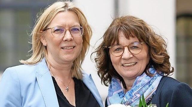 Vorstandsmitglied Sonja Borzel und Martina Stamm-Fibich (r.).