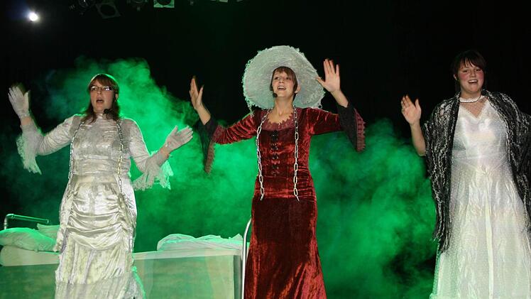 Die Geister verzauberten das Publikum. Im Bild: Nina Münchberg, Katrin Münchberg und Nadine Baier
