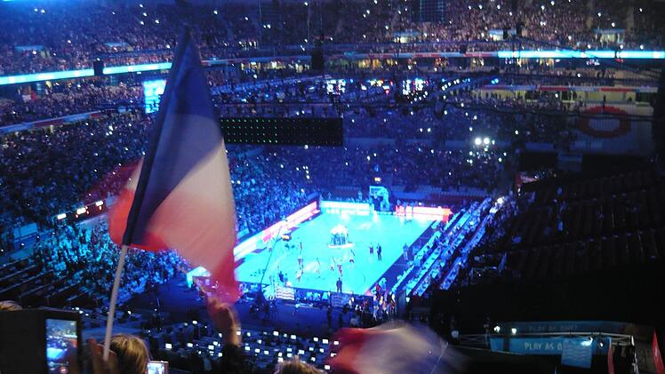 Volles Haus: Das Pierre-Mauroy-Stadium in Lille war am Samstagabend proppenvoll. Foto: Udo Schilling