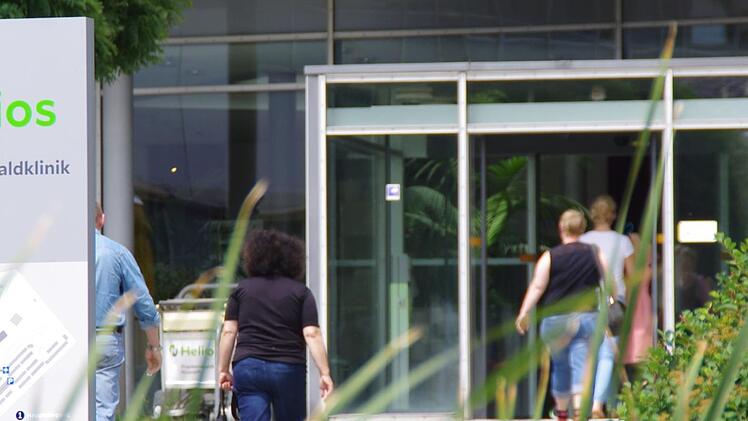 Wo bisher zu oft die Notaufnahme der Helios-Frankenwaldklinik in Kronach als die eigentlich falsche Anlaufstelle einspringen musste, soll ab kommender Woche eine Bereitschaftspraxis zur Verfügung stehen. Dort werden Patienten behandelt, die keinen akuten Notfall haben, aber trotzdem außerhalb der Dienstzeiten einen Arzt benötigen. Foto: Marco Meißner