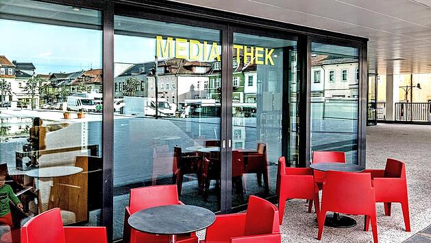 Die Mediathek Neustadt hat j&uuml;ngst bemerkenswert positive Trends bei den Benutzerzahlen verk&uuml;ndet. Laut einer Befragung nutzten bei 462 ausgef&uuml;llten Frageb&ouml;gen angeblich nur drei der Befragten den Freizeitpark und die Mediathek.