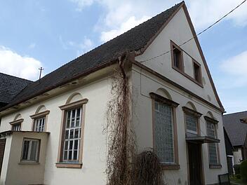 Mit der Revitalisierung des ehemaligen Saals der Gaststätte Hupfer und dem Abbruch der Gaststätte und des Mietshauses will die Gemeinde Ködnitz in die Förderoffensive "Leerstand Nordostbayern" aufgenommen werden. Fotos: Werner Reißaus