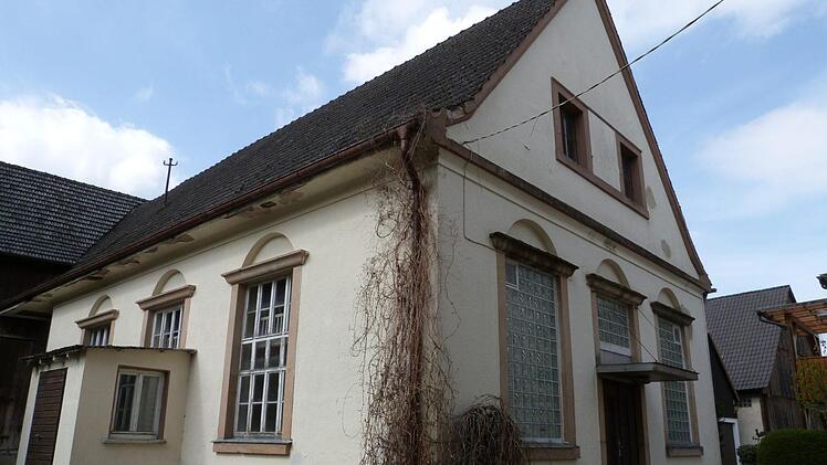 Mit der Revitalisierung des ehemaligen Saals der Gaststätte Hupfer und dem Abbruch der Gaststätte und des Mietshauses will die Gemeinde Ködnitz in die Förderoffensive "Leerstand Nordostbayern" aufgenommen werden. Fotos: Werner Reißaus