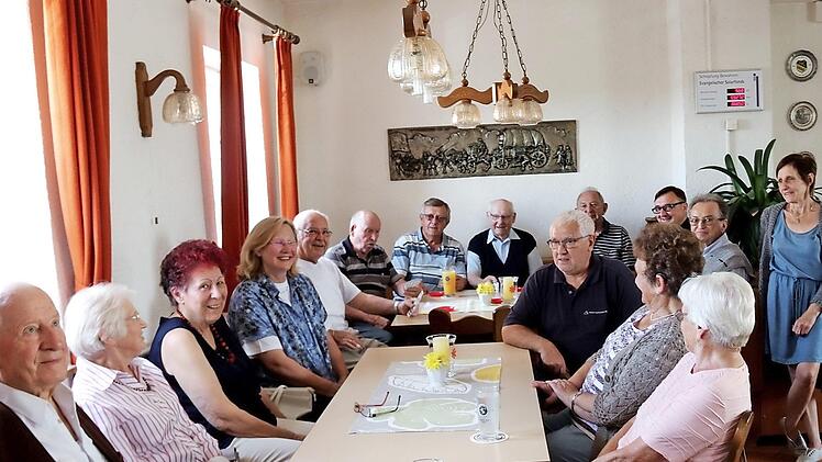 Die Mitglieder des VdK Adelsdorf in ihrem neuen Treff in der Awo in der Fabrikstraße Foto: Johanna Blum