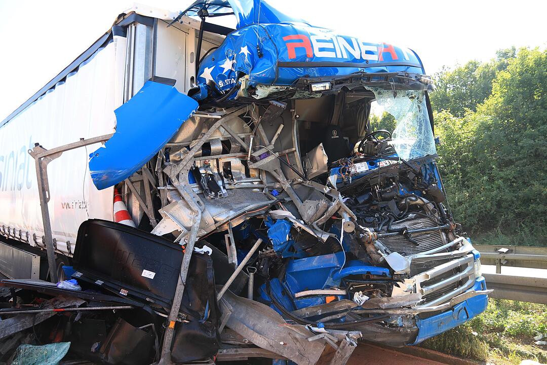 Lkw-Unfall bei Schweinfurt: Es geht um Leben und Tod - und die Rettungsgasse bleibt dicht