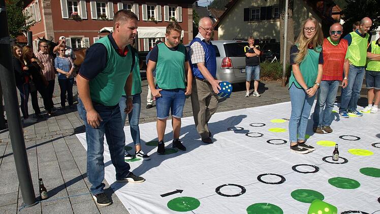 "Mensch ärgere dich nicht" wurde in Lebensgröße gespielt. Foto: Susanne Deuerling