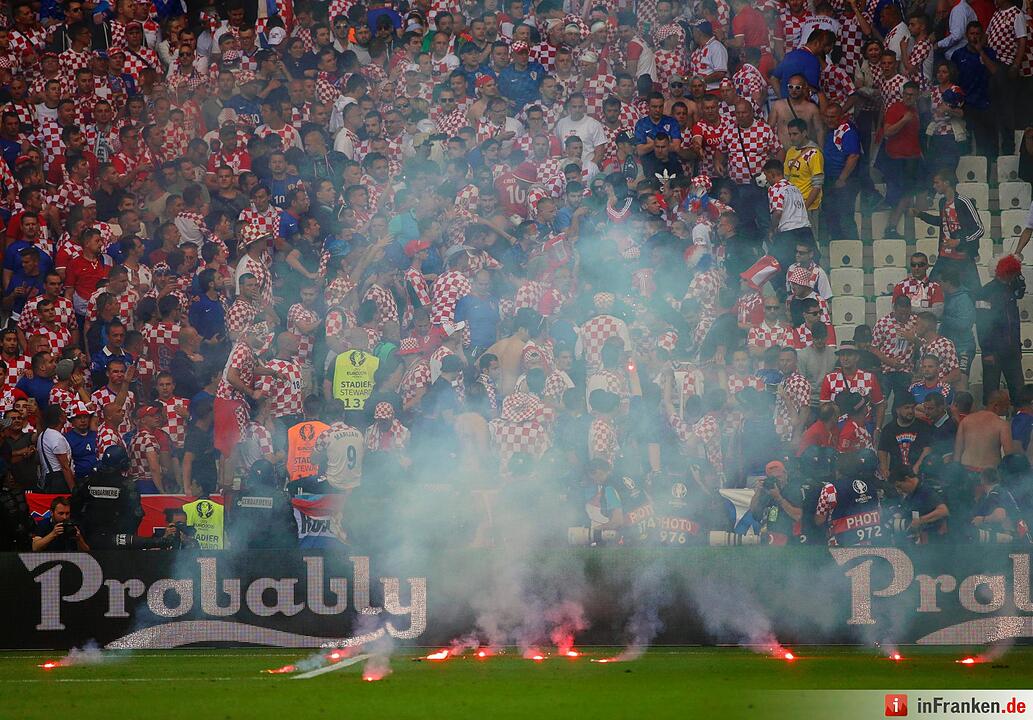 Schwere Fanausschreitungen bei EM-Spiel zwischen Kroatien und Tschechien