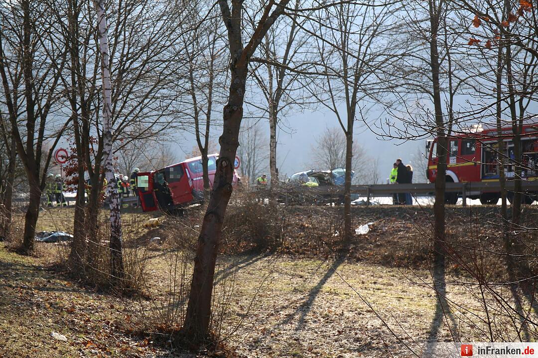 Schwerer Unfall in Kulmbach: Zwei Menschen sterben, ein Mensch wird schwer verletzt