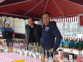 Wer  Obst lieber in flüssiger Form bevorzugt, findet hier eine reichhaltiges Angebot. Fotos: Petra Malbrich