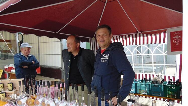 Wer  Obst lieber in flüssiger Form bevorzugt, findet hier eine reichhaltiges Angebot. Fotos: Petra Malbrich