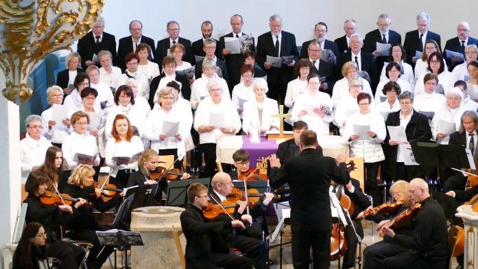 Die Sängervereinigung Bad Rodach und die Stadtkantorei Hildburghausen führten das Passionsoratorium "O Seele, deren Sehnen" in der Johanniskirche auf.Foto:  Achim Young