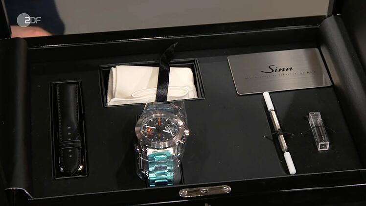Eine limitierte Uhr von Sinn in Kooperation mit Mazda wurde von Experte Detlev K&uuml;mmel auf 2.000 bis 2.500 Euro gesch&auml;tzt.