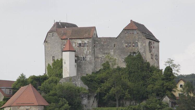 Für 400.000 Euro wurde die Burg Hiltpoltstein versteigert.  Foto: J. Hofbauer