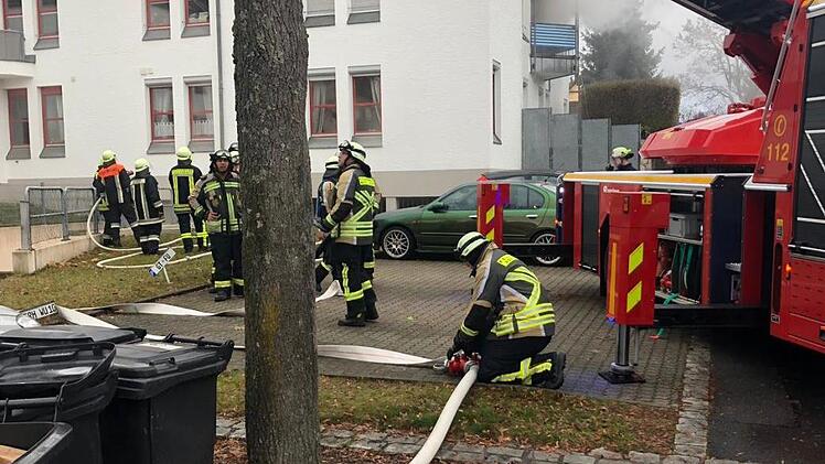 Feuerwehrleute waren mit der Drehleiter im Einsatz. Foto: Feuerwehr Adelsdorf