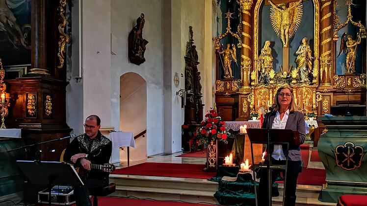 Pastoralreferent Stephan Tengler und Gemeindereferentin Evi Warnke werden künftig alle zwei Monate am ersten Sonntag Abend zu einem "Abend(aus)klang" in die Klosterkirche am Kreuzberg einladen.