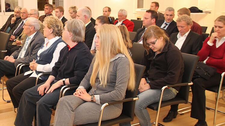 Horst Zahr und seine Familie bei der Feierstunde im Rathaus.