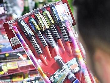Böllern oder nicht? An Silvester werden Feuerwerkskörper wieder zahlreich gezündet werden.  Foto: dpa