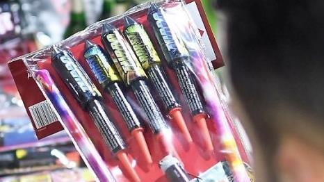 Böllern oder nicht? An Silvester werden Feuerwerkskörper wieder zahlreich gezündet werden.  Foto: dpa