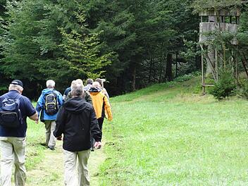 "Hikers dream": naturnahe, möglichst gewundene Wege durch Wald und Flur mit abwechslungsreicher Landschaft - aber GPS-gestützt, sicher ausgeschildert mit Entfernungsangaben und angebunden an die Gastronomie entlang der Tour. Foto: Sabine Weinbeer