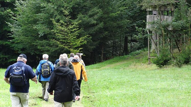 "Hikers dream": naturnahe, möglichst gewundene Wege durch Wald und Flur mit abwechslungsreicher Landschaft - aber GPS-gestützt, sicher ausgeschildert mit Entfernungsangaben und angebunden an die Gastronomie entlang der Tour. Foto: Sabine Weinbeer