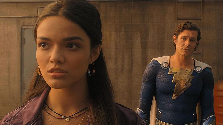 Ein bekanntes Gesicht: Rachel Zegler (Bild, mit Adam Brody), die zuletzt als "Schneewittchen" eine böse Karriere-Bruchlandung erlebte, verkörpert in "Shazam! Fury of the Gods" die antagonistische Anthea.