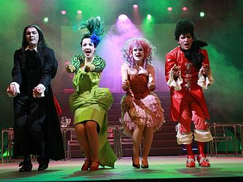 "Der Geizige" spielte das Landestheater 2010 als furiose Revue. Foto: CT-Archiv