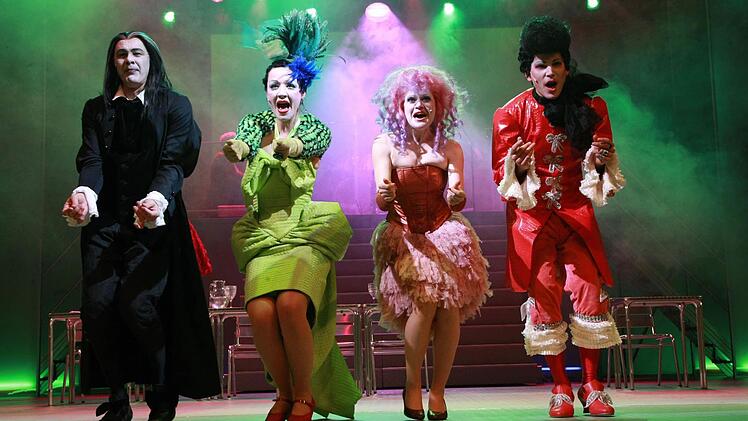 "Der Geizige" spielte das Landestheater 2010 als furiose Revue. Foto: CT-Archiv