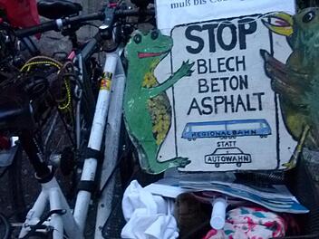 Die Radler machten Werbung für den Verkehr auf der Schiene.  Foto: Lothar Weidner
