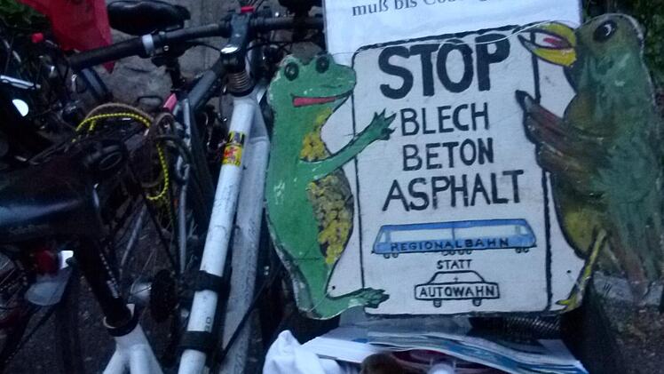 Die Radler machten Werbung für den Verkehr auf der Schiene.  Foto: Lothar Weidner
