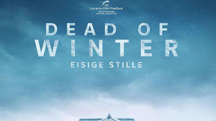 Bei dem Survival-Thriller "Dead of Winter - Eisige Stille" von Regisseur Brian Kirk (Drehbuch: Nicholas Jacobson-Larson, Dalton Leeb) handelt es sich um eine amerikanisch-deutsche Koproduktion, an der unter anderem auch das ZDF beteiligt ist.