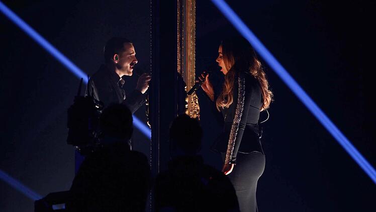 Michael Lane beim Finale von The Voice of Germany. Mit Weltstar Leona Lewis sang er ein Duett, doch leider erreichte der 26-Jährige aus Dorfhaus (Kreis Forchheim) nur den dritten Platz. Fotos: © SAT.1/ProSieben/Richard Hübner