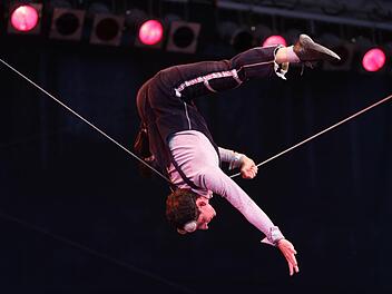 Die Finanzierung ihres kulturellen Angebots ist für die Veranstalter oft ein Drahtseilakt. Hier eine Szene vom Forchheimer Zirkart-Festival. Foto: Junges Theater