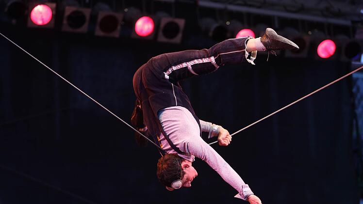 Die Finanzierung ihres kulturellen Angebots ist für die Veranstalter oft ein Drahtseilakt. Hier eine Szene vom Forchheimer Zirkart-Festival. Foto: Junges Theater