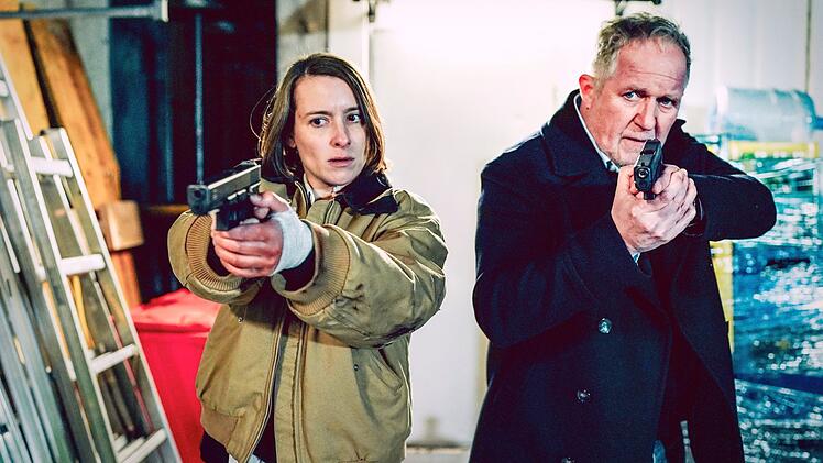 Moritz Eisner (Harald Krassnitzer) und Meret Schande (Christina Scherrer) müssen ihre Dienstwaffen einsetzen. Haben sie die Drahtzieher der Wiener Unruhen erwischt?