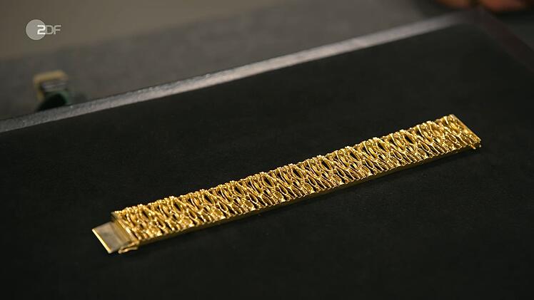 Das Goldarmband aus den 1970er-Jahren wurde nach dem Vorbild von Lapponia gestaltet und war 7.000 bis 8.000 Euro wert. Den Wunschpreis der Verk&auml;uferin wollte niemand zahlen, also nahm sie ihr Schmuckst&uuml;ck wieder mit.