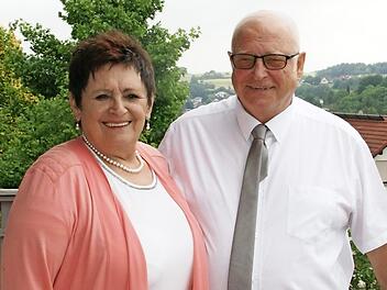 Gerhard und Maria Brix sind seit 50 Jahren verheiratet und feierten die "Goldene".  Foto: Sabine Weinbeer