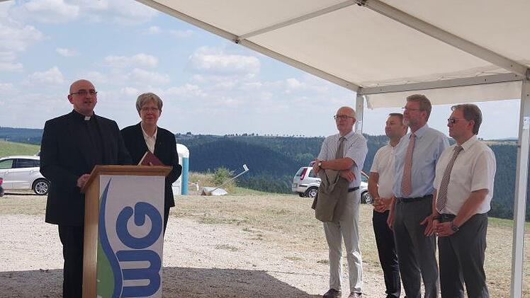 Pfarrer Sven Raube und Dekanin Dorothea Richter erbaten den Segen Gottes.Heike Schülein