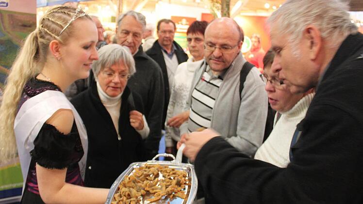 Was ist denn das? Skeptische Blicke gab es nur vor dem Probieren. Foto: Andreas Dorsch