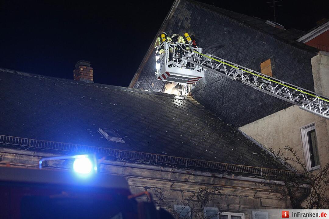 Schwelbrand an Hausfassade löst Feuerwehreinsatz in Forchheim aus