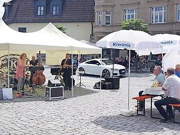 Auf dem Kronacher Marienplatz findet am Samstag, 13. Juli, findet wiederum ab 10 Uhr der Jazz-Frühschoppen des Kiwanis-Clubs Kronach-Frankenwald statt. Das Bild stammt aus dem Vorjahr. Foto: Heike Schülein