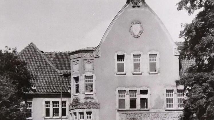 Blick auf die Fassade des Ernst-Alexandrinen-Volksbads vor dem Teil-abriss.Foto: Tageblatt-Archiv