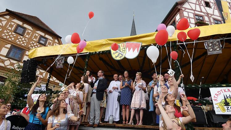 Auch die Weinprinzessinnen aus der Region werden erwartet, u.a. Anna-Lena Werb aus dem Abt-Degen-Weintal.