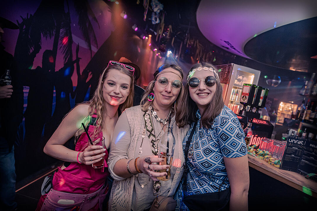 Gemeinsam Fasching feiern bis Montagmorgen!