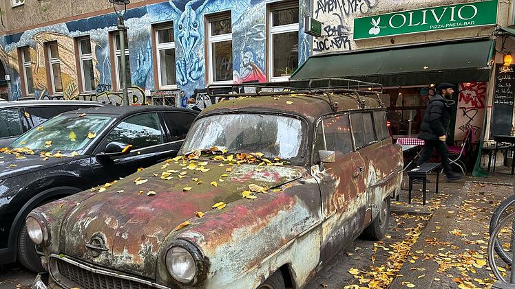 Ein alter Opel in Berlin