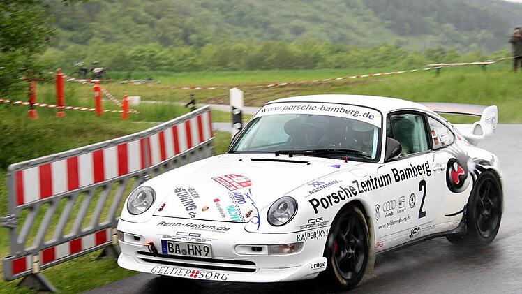 Nicolas Hässler/ Michaela Kusebauch haderten die gesamte Veranstaltung über mit Getriebeproblemen am Porsche 911. Das Team landete am Ende auf Gesamtrang drei.