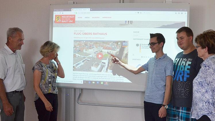 Die digitale Mediathek bietet eine ganze Reihe von Informationsmöglichkeiten (von links): Frank Rebhan, Christine Schirmer, Patrick Dressel, Jonas Heß und Elke Protzmann. Rainer Lutz